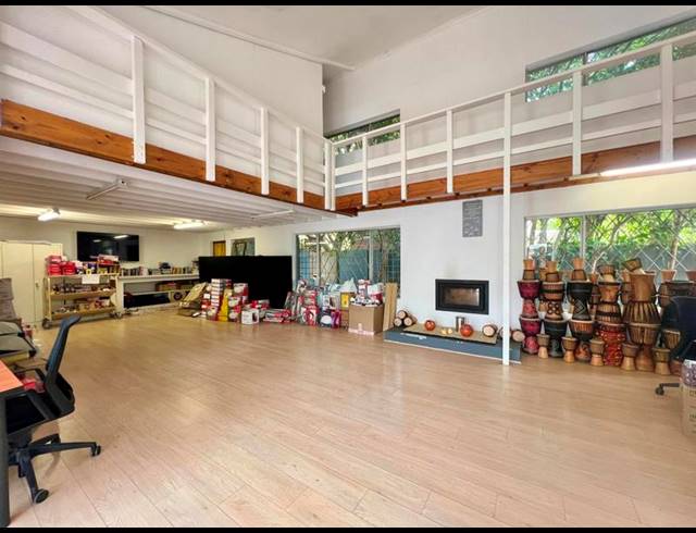 BUSINESS PROPERTY TO RENT IN BEACH ESTATE